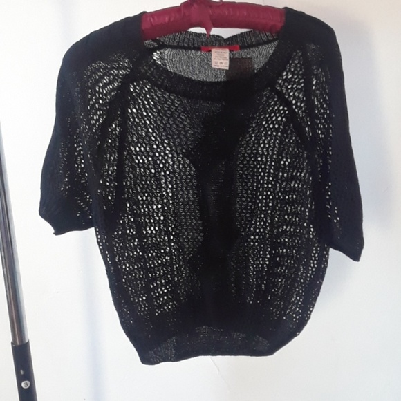 Sweater. Cropped - Picture 1 of 2